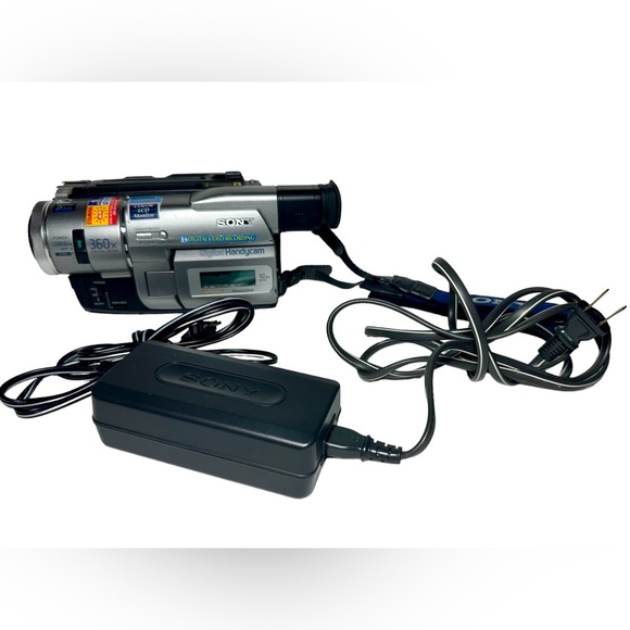 Sony Handycam Camcorder DCR-TRV103 Digital8 Hi8 Video8